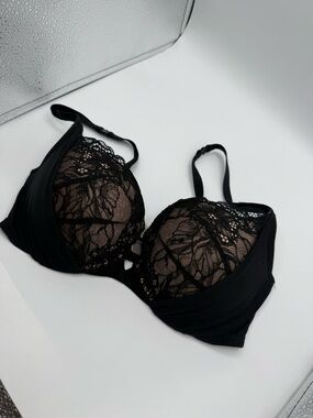 Victoria’s Secret Black Lace Underwire Back Closure Push Up Bra 34D. AP-163